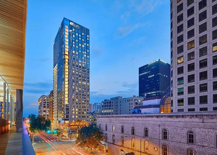 Element Austin Downtown