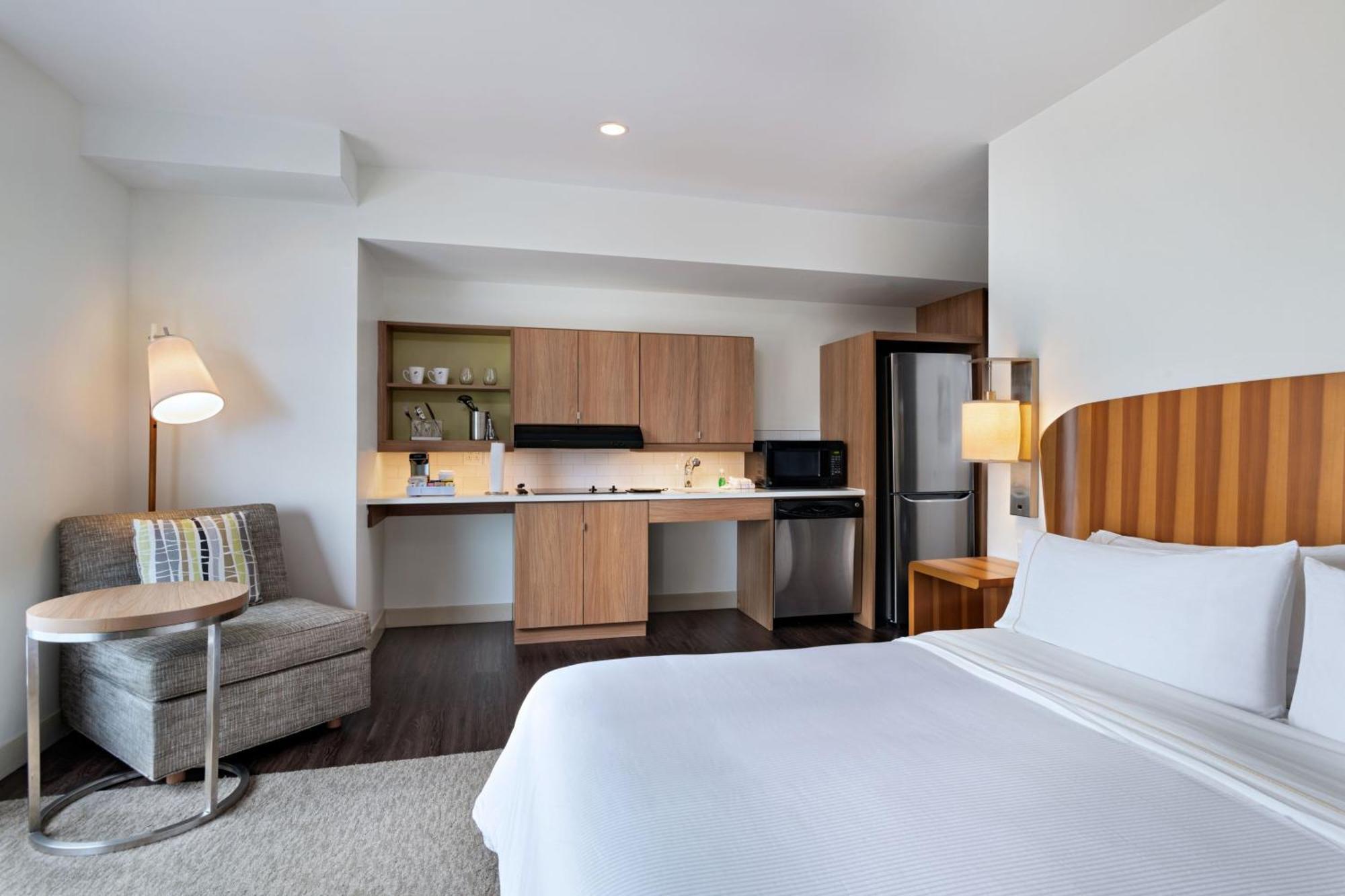 Element Downtown Hotel 3*