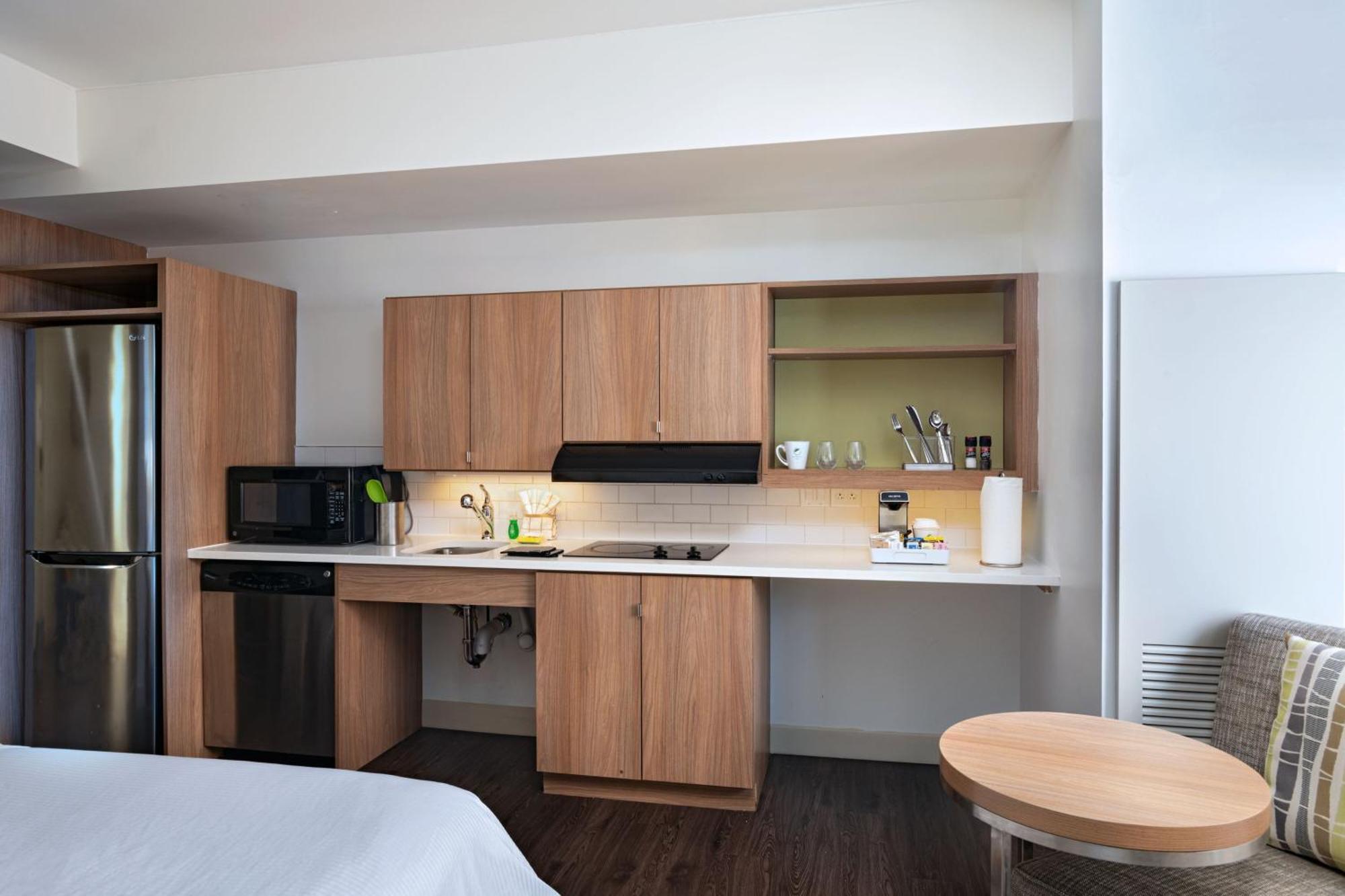 Element Downtown Hotel 3*